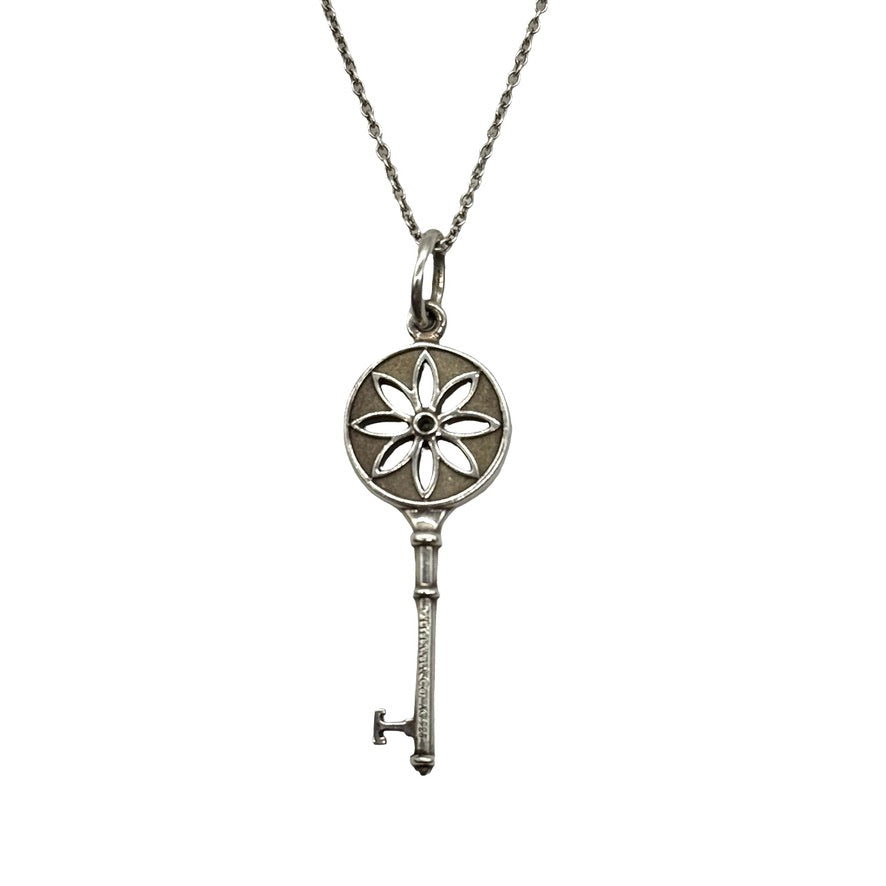Collar Tiffany & Co Daisy Key Pendant