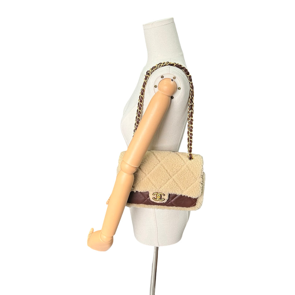 Bolsa Chanel Shearling