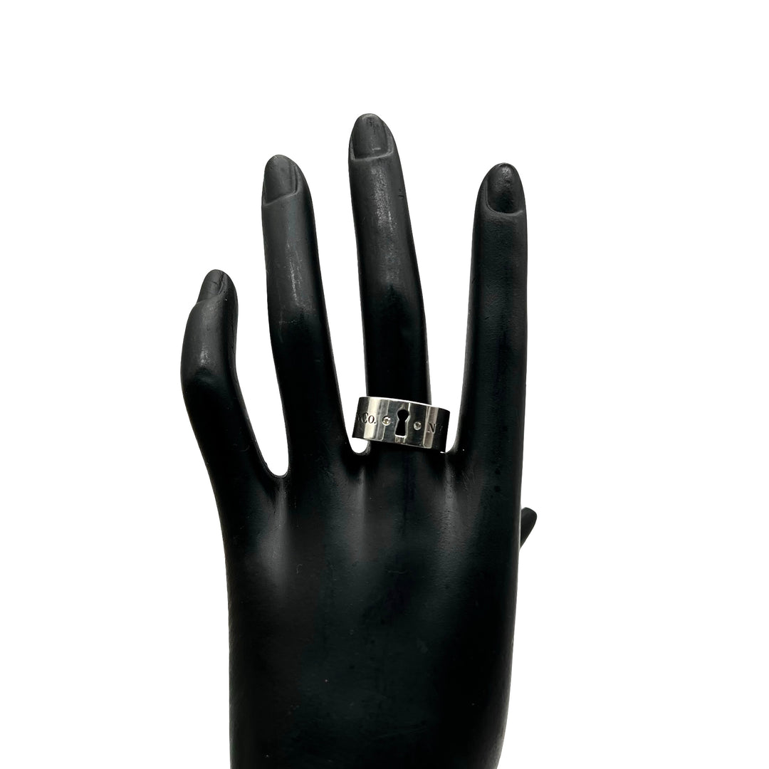 Anillo Tiffany & Co Keyhole Lock T.7.5