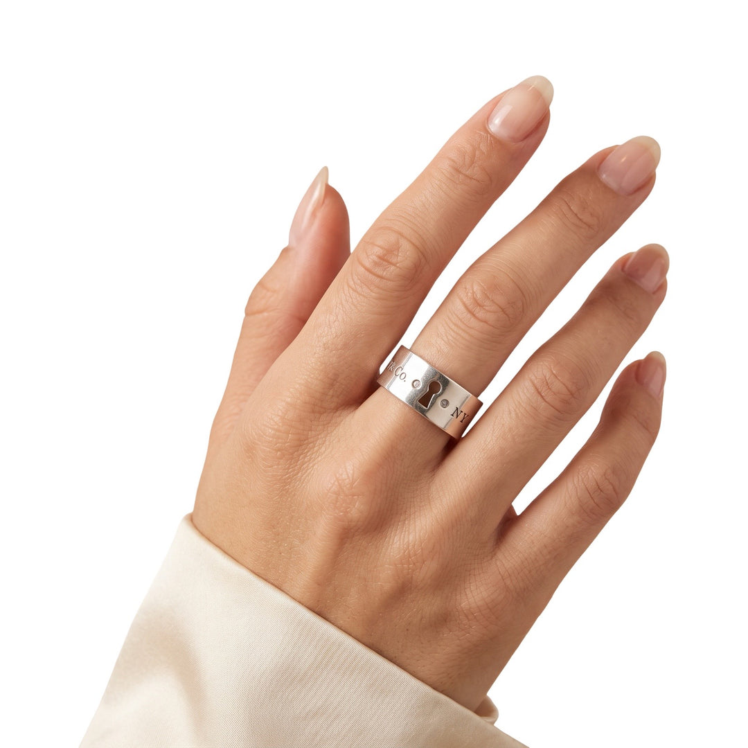 Anillo Tiffany & Co Keyhole Lock T.7.5