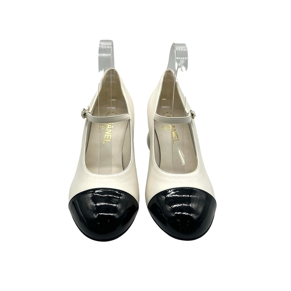 Pumps Chanel Mary Janes T.39
