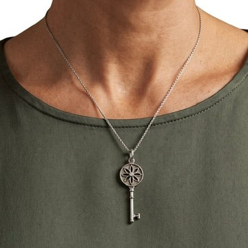 Collar Tiffany & Co Daisy Key Pendant