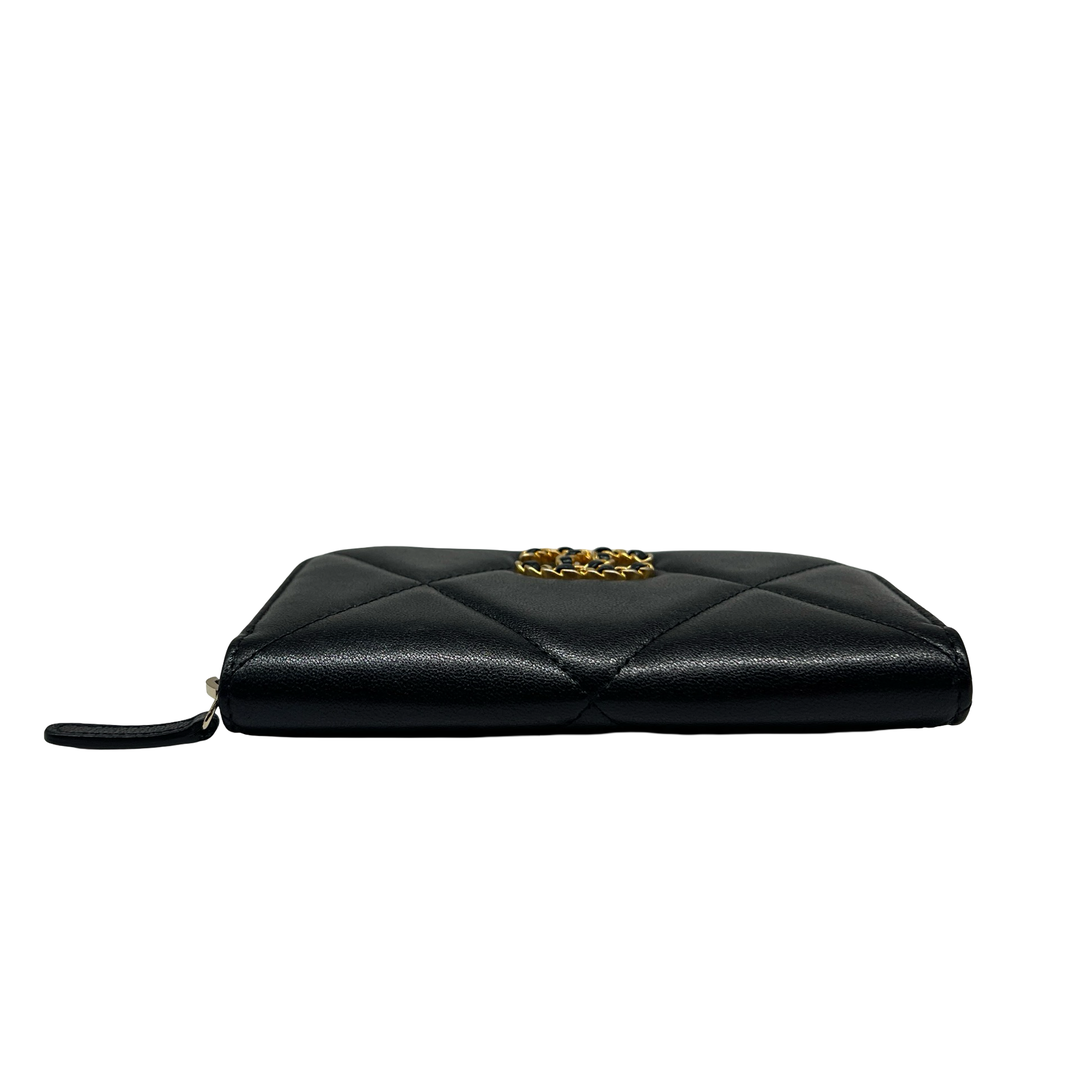 Cartera Chanel 19