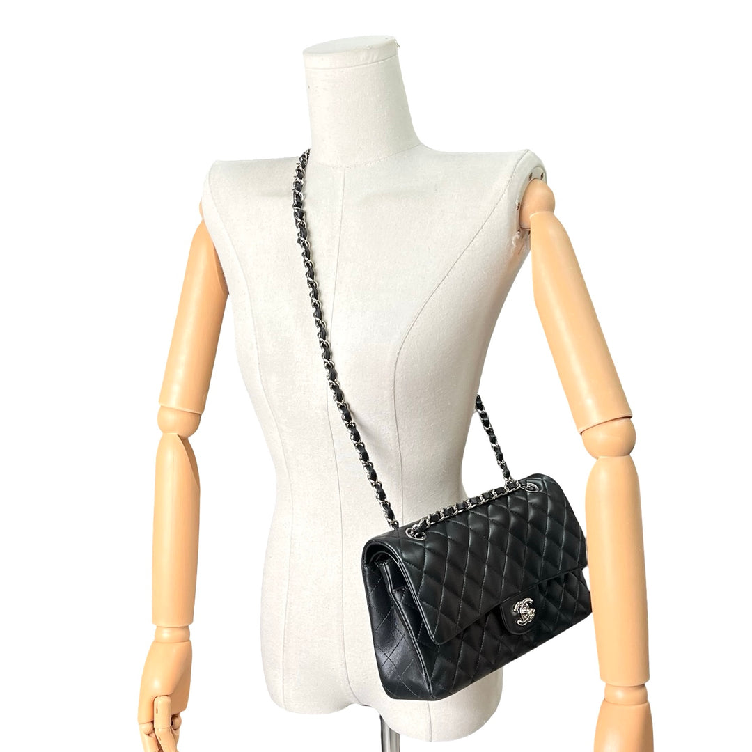 Bolsa Chanel Clásica Double Flap Mediana