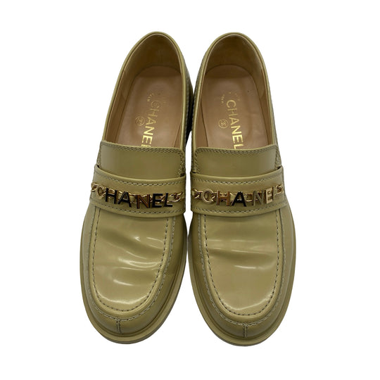 Loafers Chanel T.40