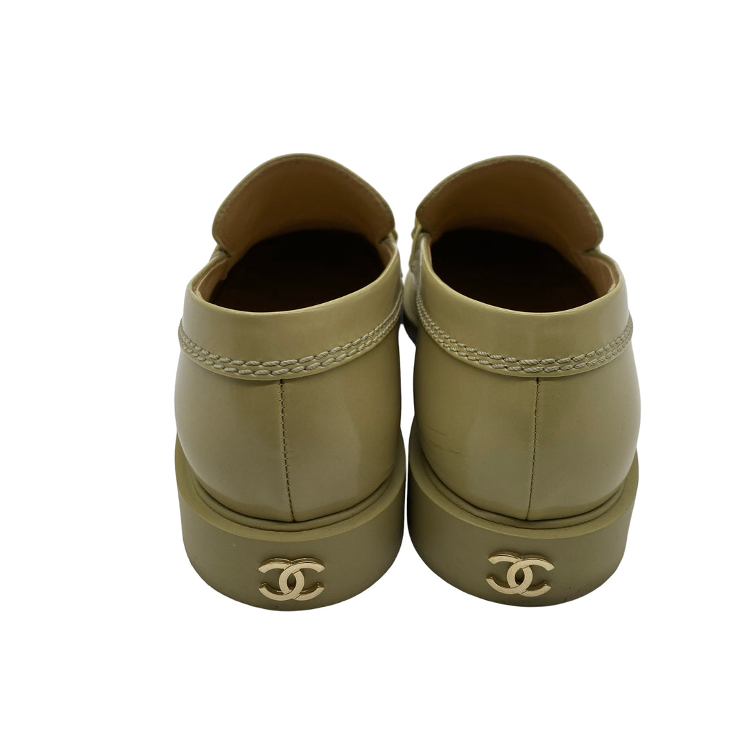 Loafers Chanel T.40